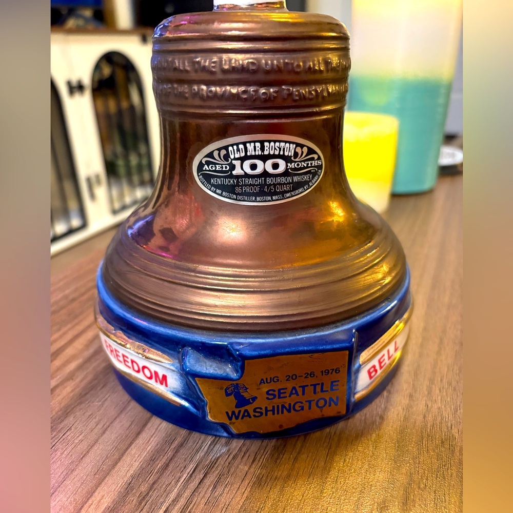 American Legion 58th Convention 1976 whiskey Bourbon Bottle Liberty Bell